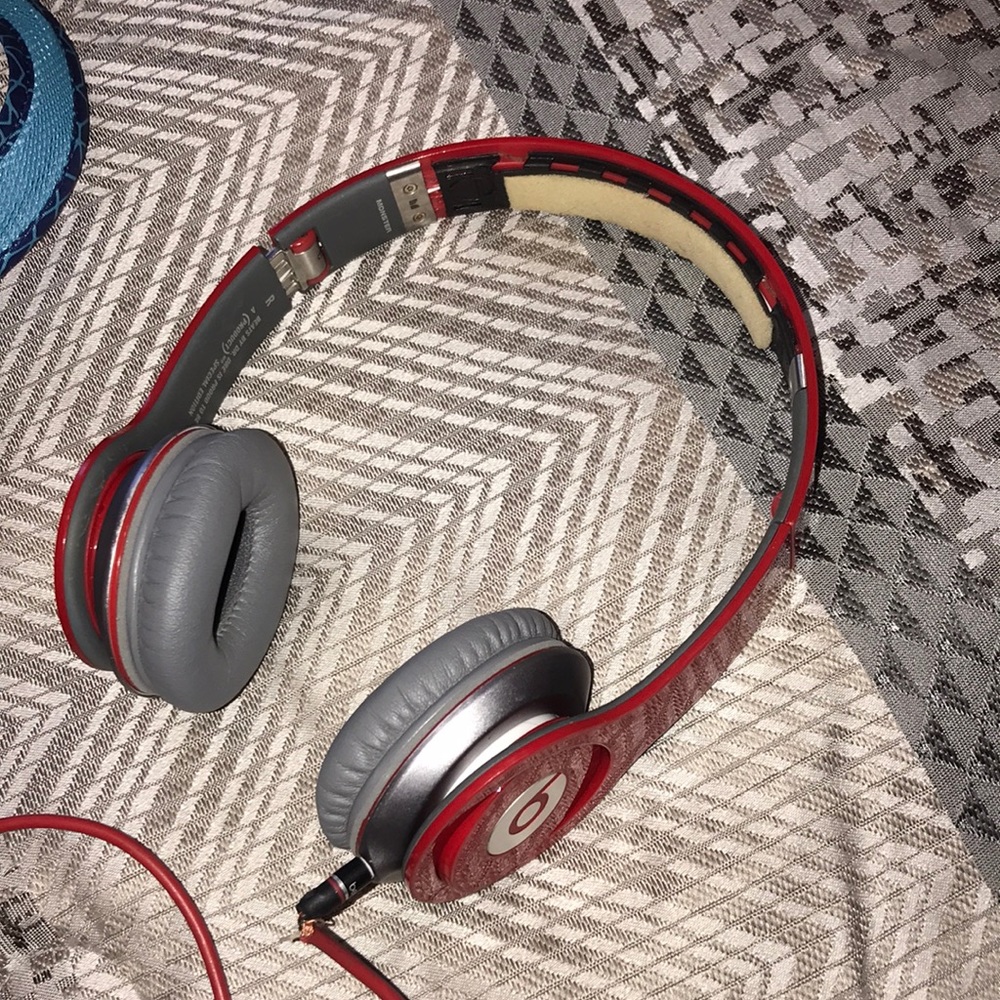 Beats solo headphones with the travel case!